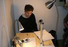 Robot trổ tài họa sĩ