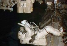 Chuyến đi bộ thứ hai của phi hành gia tàu Endeavour