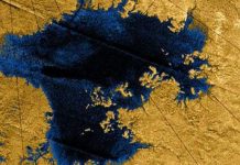 Lái tàu lên trên bề mặt của sao Thổ