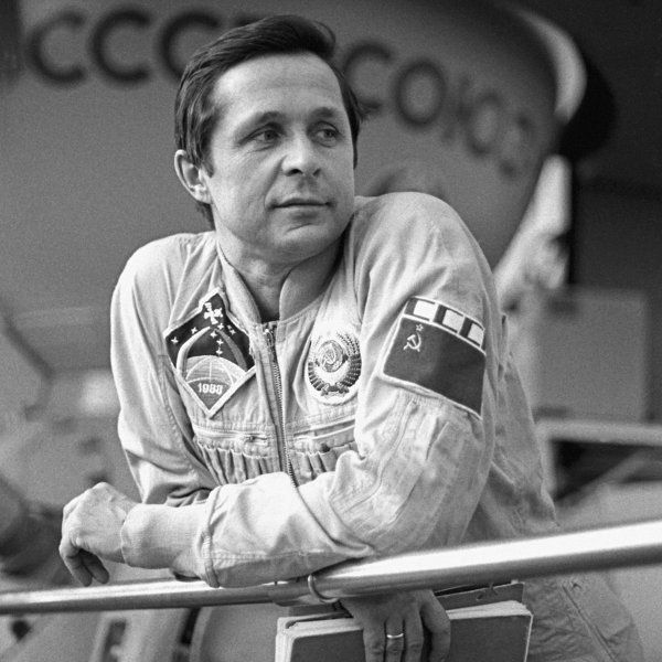 Liên Xô đã cứu trạm vũ trụ Saliut-7 như thế nào?