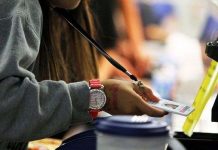 Học sinh Mỹ được gắn chip RFID