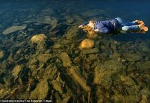 Hết hồn với âm thanh kỳ lạ từ hồ băng ở Siberia