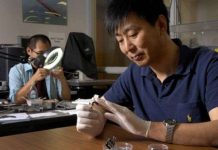 Áo thun sạc điện thoại