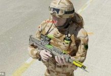 Anh nghiên cứu quân phục tạo ra điện