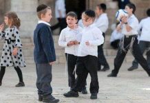 4 "hành vi nhỏ nhưng sức mạnh lớn" cha mẹ Do Thái thường dạy con