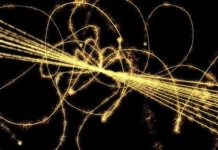 Máy gia tốc lớn phát hiện 5 loại hạt mới