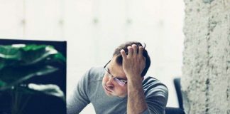 Tiến sĩ tại Đại học Oxford: "Học và làm trước 10 giờ sáng là tra tấn học sinh và nhân viên"