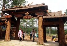 Đường hầm đất sét với những tác phẩm điêu khắc hoành tráng ở Đà Lạt