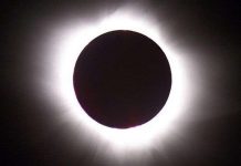 Siêu trăng và nhật thực cùng xuất hiện tại Anh