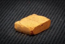 Đóng gạch từ đất mô phỏng đất sao Hỏa: bền chắc hơn bê tông Đóng gạch từ đất mô phỏng đất sao Hỏa: bền chắc hơn bê tông