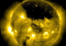 Hố khổng lồ trên mặt trời