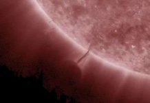 Nhìn thấy phi thuyền UFO đang "hút" nhiên liệu?