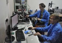 Màn hình nổi ba chiều từ nước Màn hình nổi ba chiều từ nước