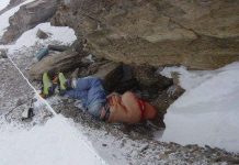 Sức khỏe con người trở thành vô nghĩa trên đỉnh nóc nhà thế giới Everest