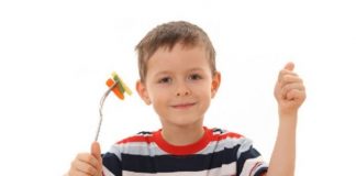 Bạn đã biết cách dạy con lịch sự khi ăn uống chưa?