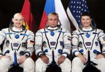 Phi hành gia mang ruồi vũ trụ về Trái Đất