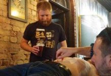 Bia kỳ lạ làm từ lông rốn