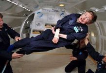Nhà vật lý học huyền thoại Stephen Hawking sắp bay vào không gian
