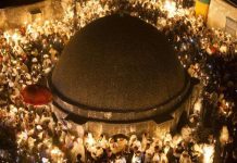 Bên trong nhà thờ chứa mộ Chúa Jesus