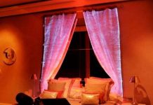 Rèm cửa và ga trải giường phát sáng