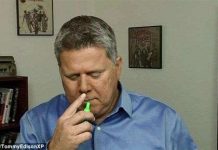 Thán phục khả năng ngửi mùi, đoán màu của người đàn ông khiếm thị