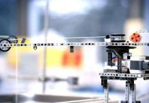 Chế tạo robot dùng trong phòng thí nghiệm bằng Lego