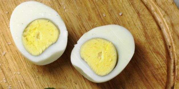 Khi trứng luộc xuất hiện viền màu xanh thì có nghĩa là gì?