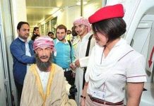 Robot bay cùng người