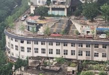 Khu chung cư có cả con đường nhộn nhịp trên nóc