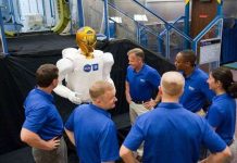 Phi hành gia người máy: Lỗi hẹn với ISS Phi hành gia người máy: Lỗi hẹn với ISS