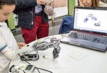 Cánh tay giả giúp trẻ em khuyết tật sáng tạo với Lego