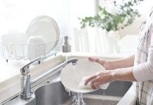 Vì sao Bill Gates vẫn rửa bát mỗi tối?