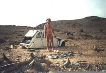 Chế tạo xe máy từ xe hơi hỏng hóc để thoát khỏi sa mạc châu Phi