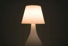 Làm đèn bàn bằng vỏ chai