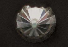 Kim cương nhân tạo cắt được mọi thứ trong tự nhiên