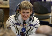 Phi hành gia Mỹ phá kỷ lục sống trong vũ trụ trở về Trái Đất Phi hành gia Mỹ phá kỷ lục sống trong vũ trụ trở về Trái Đất