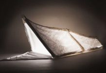 Áo khoác biến thành túi ngủ và lều chỉ trong vòng một phút