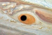 Con mắt khổng lồ xuất hiện trên sao Mộc