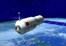 Thư đóng dấu bưu điện không gian