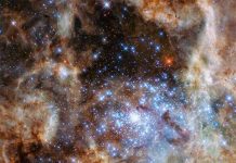 Phát hiện cụm sao sáng gấp 30 triệu lần Mặt Trời Phát hiện cụm sao sáng gấp 30 triệu lần Mặt Trời