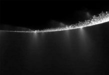 Phát hiện biển nước trên Mặt Trăng Enceladus của Sao Thổ