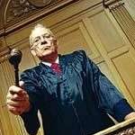 Bị cáo xinh đẹp dễ làm quan toà mủi lòng