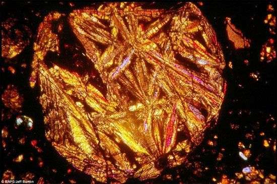 Vẻ đẹp kinh ngạc của thiên thạch 4,5 tỷ năm tuổi