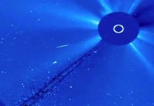 Sao chổi "giỡn" mặt trời