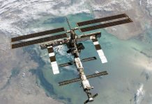 Lại phát hiện vùng tối khổng lồ trên bề mặt Mặt trời Vi khuẩn nghi đến từ ngoài hành tinh trên thân trạm ISS