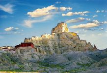 Tàn tích của vương quốc bí ẩn Guge ở Tây Tạng