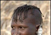 Sự thật về bộ tộc "siêu bẩn", quanh năm không…. tắm