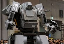 Siêu robot 4 tấn nhả đạn khi chủ nhân cười Siêu robot 4 tấn nhả đạn khi chủ nhân cười