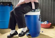 Máy giặt chạy bằng sức người