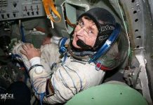 Cứu trái đất bằng du lịch không gian